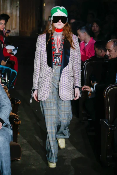 Look 50